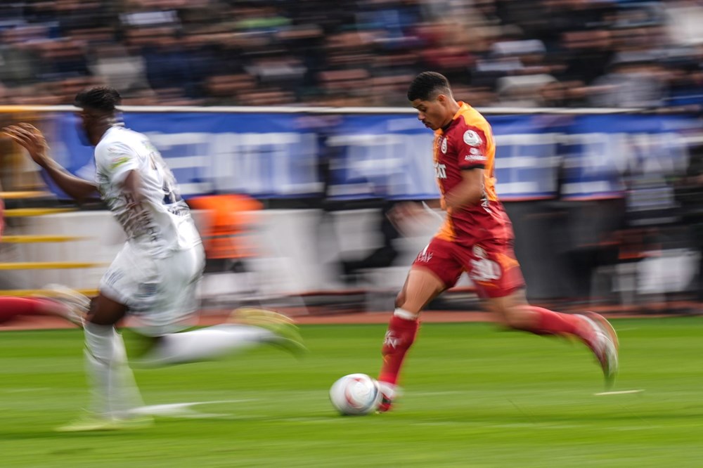 Galatasaray'ın yeni transferine ve Okan Buruk'a ağır eleştiri: