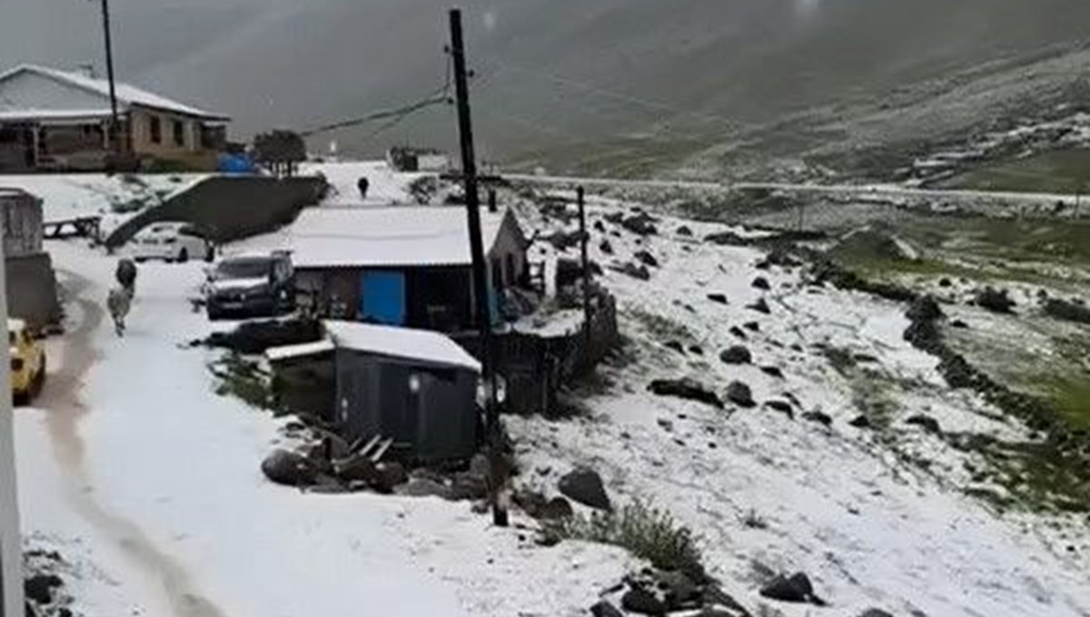 Ovit Yaylası'na Haziran ayında kar sürprizi Ovit Yaylası'na Haziran ayında kar sürprizi