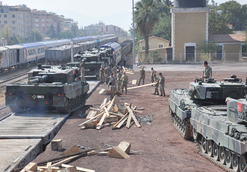 Sınır birliklerine askeri zırhlı araç ve tank takviyesi - 1