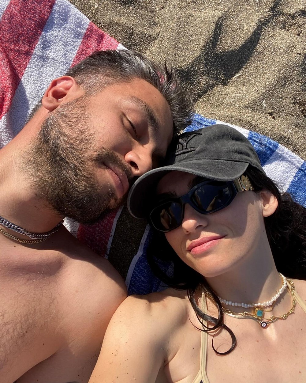 Hazar Ergüçlü sevgilisi Efe Çelik ile tatilde - 3