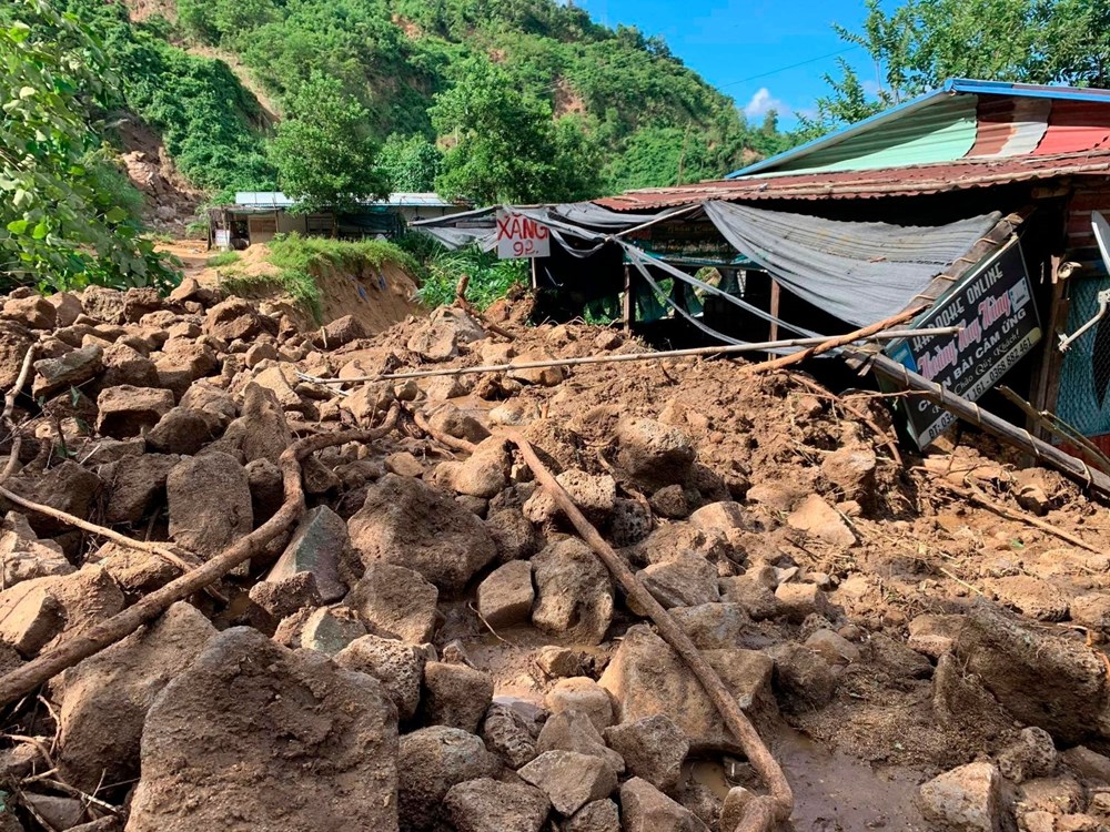 Vietnam'ı tayfundan sonra toprak kayması vurdu: 35'e yükseldi - 3