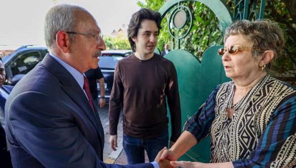 Kemal Kılıçdaroğlu'ndan Özkan Uğur'un ailesine ziyaret Kemal Kılıçdaroğlu'ndan Özkan Uğur'un ailesine ziyaret