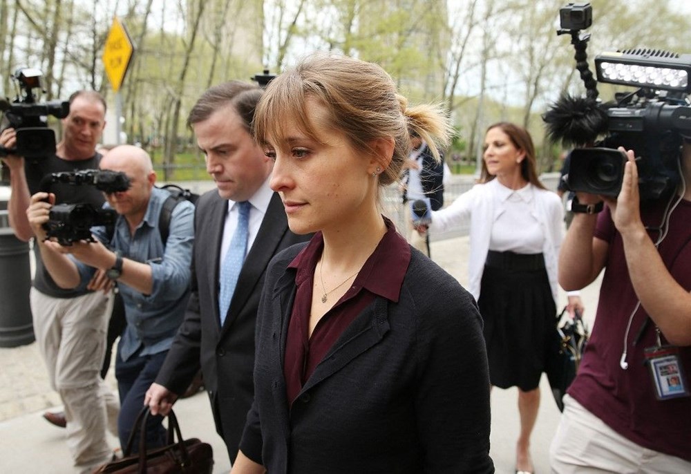 Tarikata üye sağlayan oyuncu Allison Mack'e hapis - 4