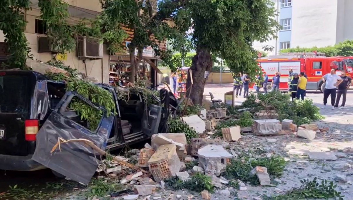 Hatay'da 2 katlı binada patlama Hatay'da 2 katlı binada patlama
