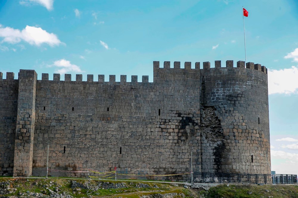 Diyarbakır'da tespit yapılan 606 tescilli yapıdan 4'ü ağır, 30'u ise orta hasarlı - 3