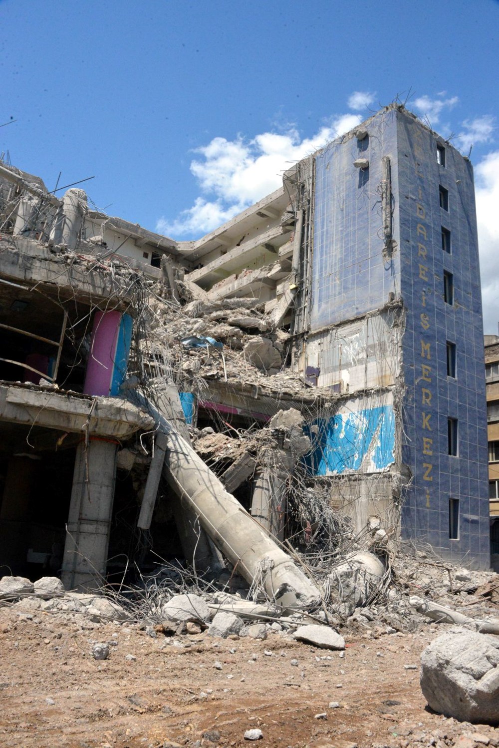 'Dünyanın en saçma binası'nın yüzde 70'i yıkıldı - 7