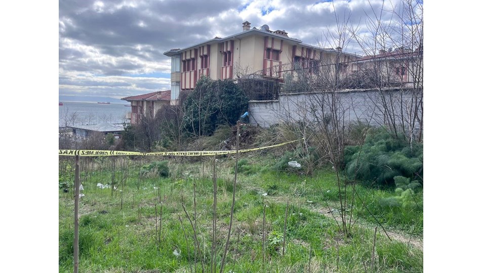 Avcılar'da site parmaklıklarına asılı ceset bulundu - Son Dakika Türkiye  Haberleri | NTV Haber