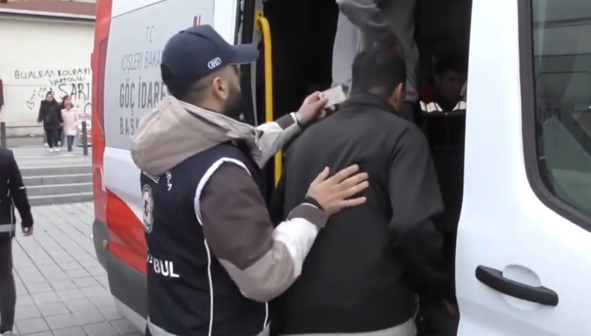 İstanbul'da 242 düzensiz göçmen yakalandı İstanbul'da 242 düzensiz göçmen yakalandı