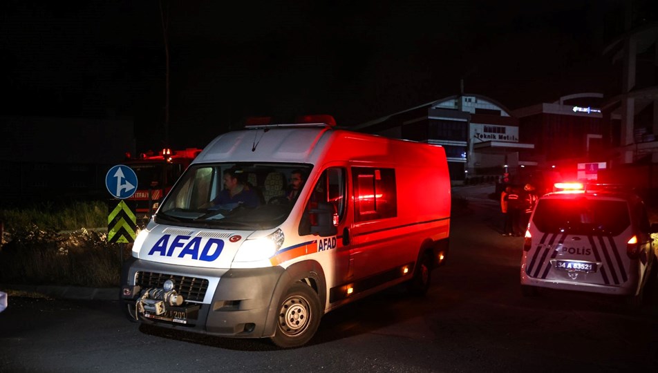 Esenyurt'ta kimyasal madde dolu tank devrildi