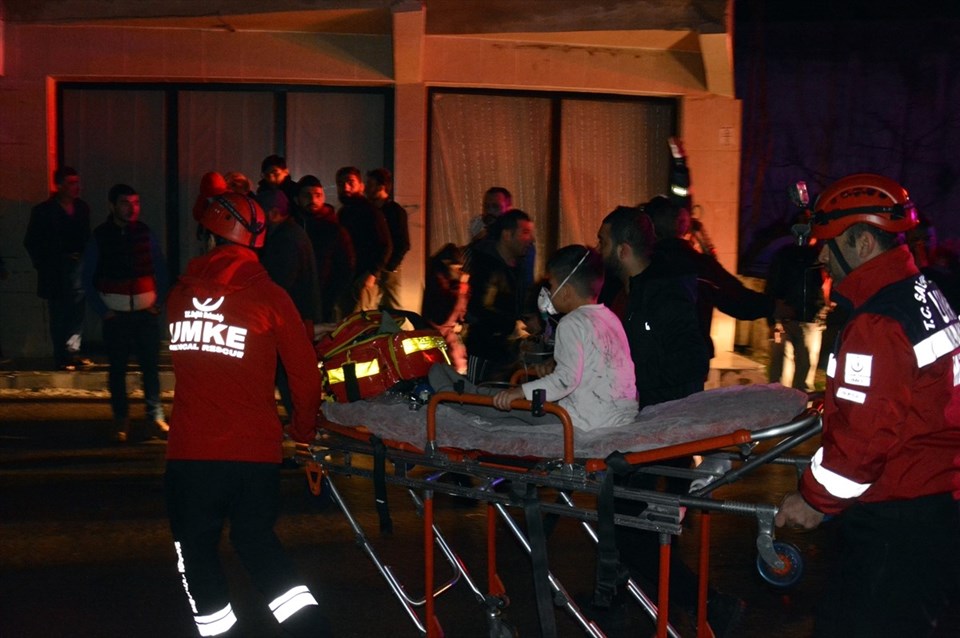 Bursa'da korkutan yangın: 17 kişi hastaneye kaldırıldı - 4