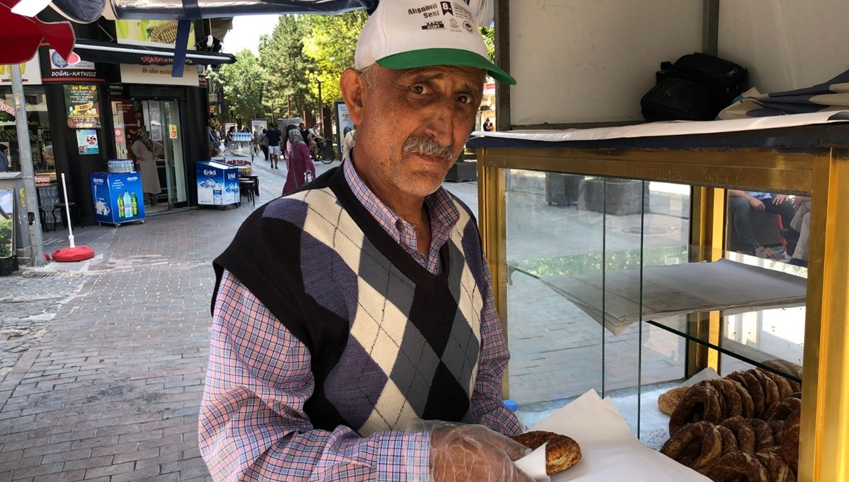 Akciğer kanseri ama 12 saat güneş altında ekmek parasını kazanıyor