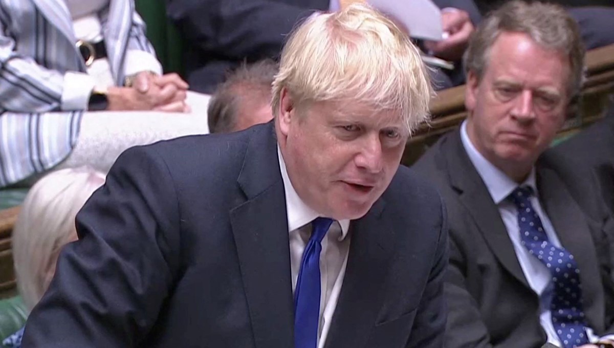 İngiltere'de siyasi kriz: Başbakan Johnson, istifa etmeyeceğini duyurdu