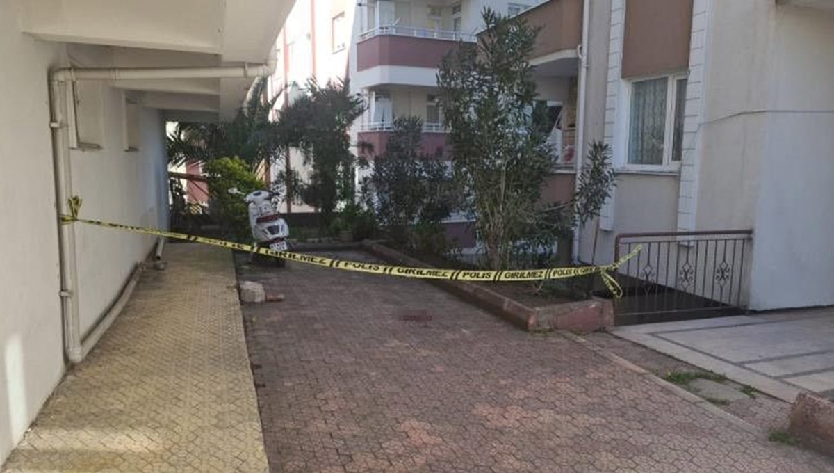 Cam silerken 5'inci kattan düşen kadın hayatını kaybetti Cam silerken 5'inci kattan düşen kadın hayatını kaybetti