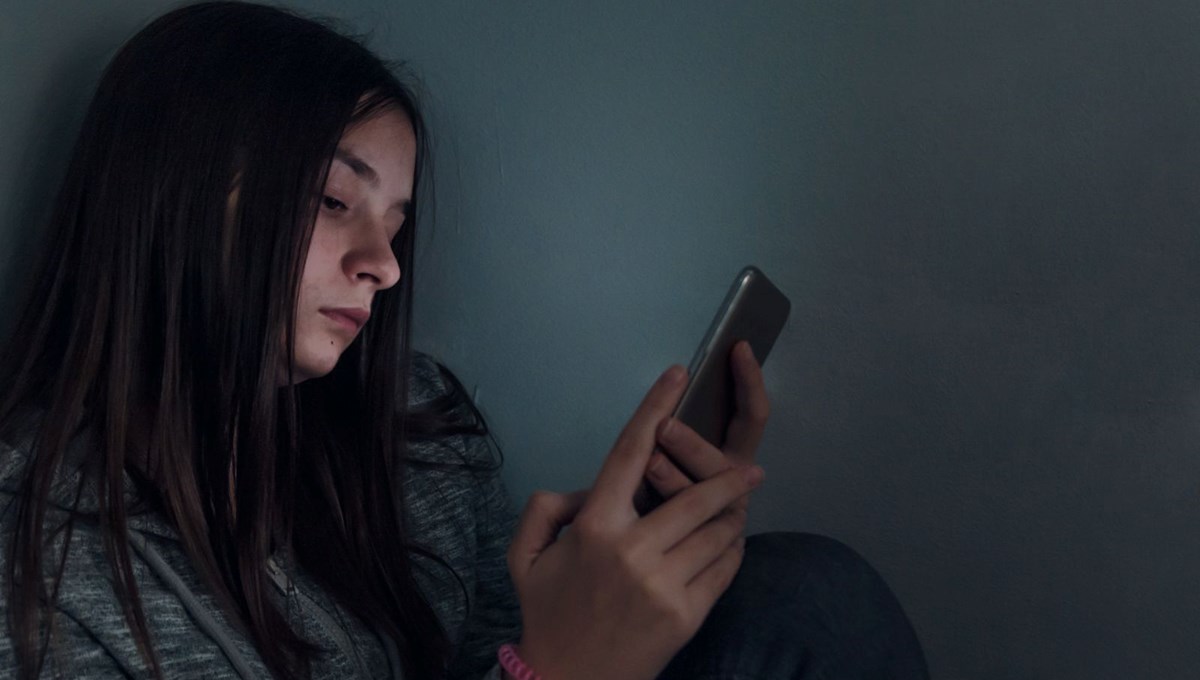 Akıllı telefon bağımlısı çocuklarda psikoz riski daha yüksek Akıllı telefon bağımlısı çocuklarda psikoz riski daha yüksek