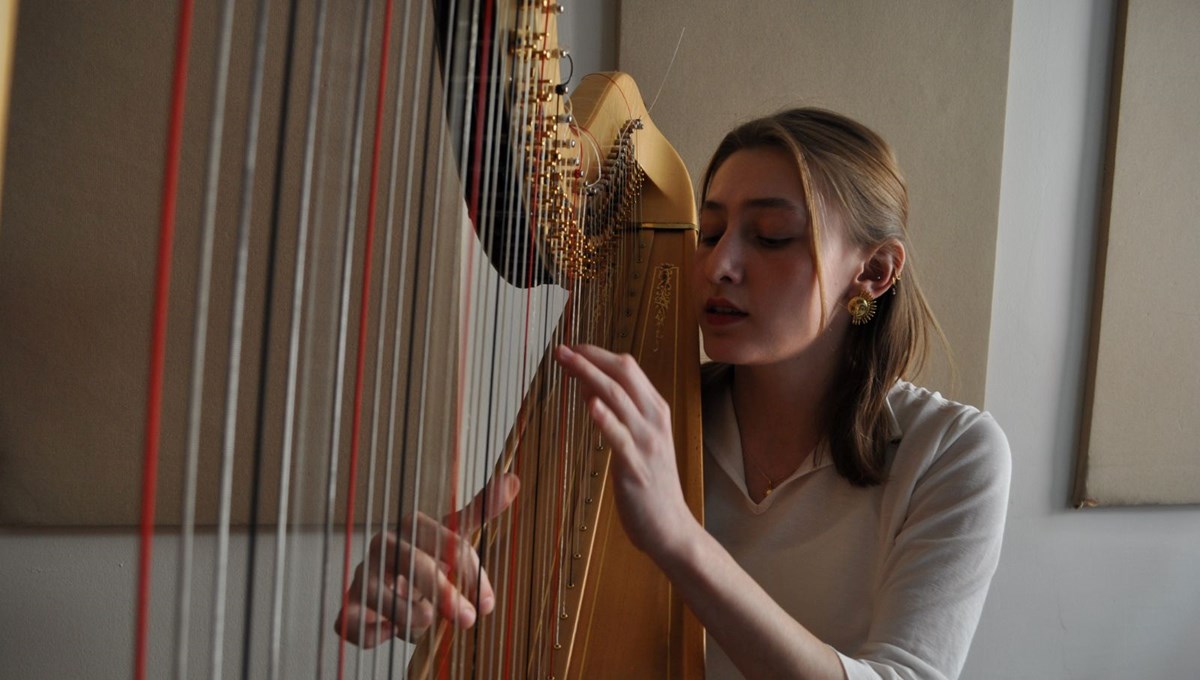 20 yaşındaki genç Türkiye'yi temsil ediyor: 10 yaşından beri arp çalıyor