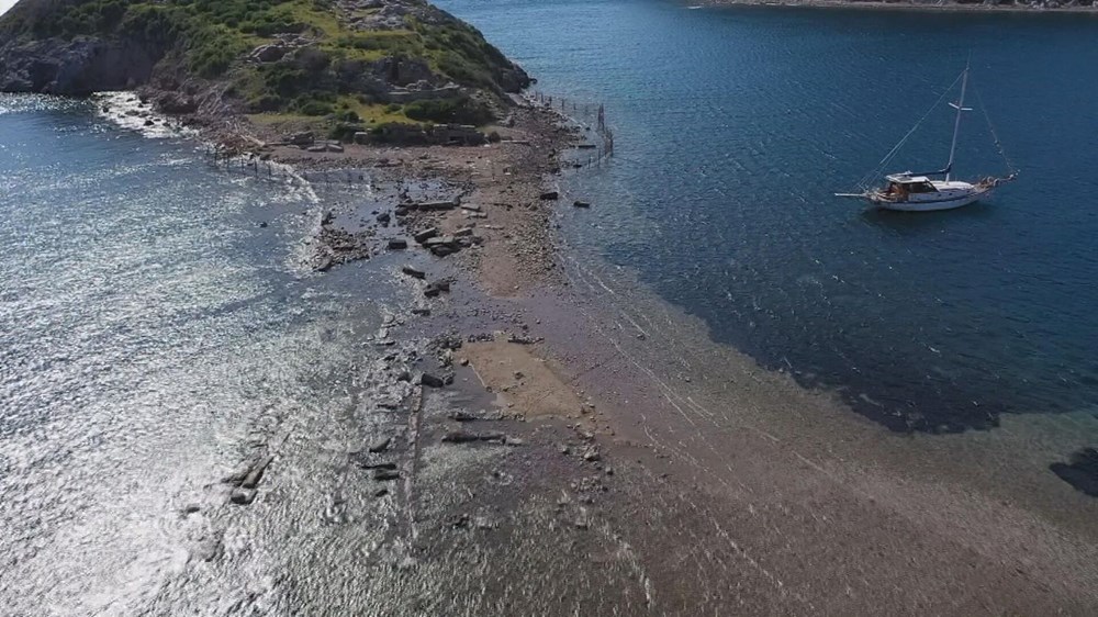 Bodrum'da denizin çekilmesiyle Tavşan Adası'na uzanan tarihi surlar ortaya çıktı - 12