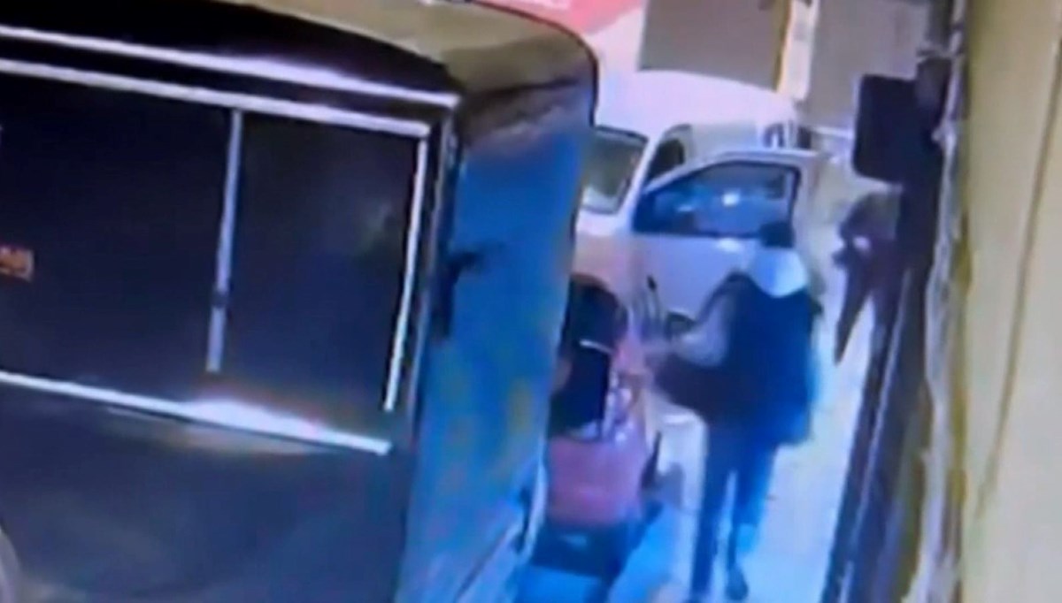 Esenler'de park yeri cinayeti: Babasıyla tartışan kişiyi öldürdü Esenler'de park yeri cinayeti: Babasıyla tartışan kişiyi öldürdü
