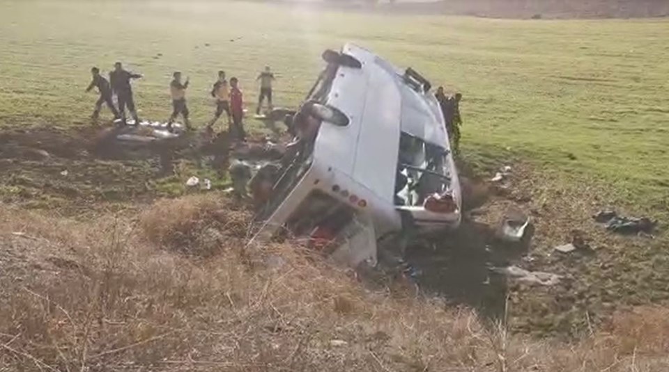 Amasya’da güreşçileri taşıyan midibüs devrildi: 1 ölü, 15 yaralı - 1