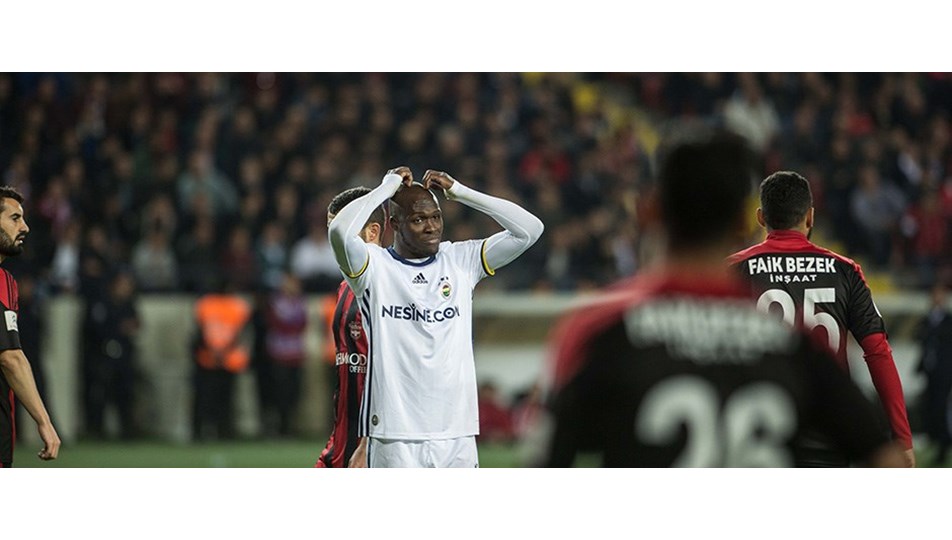 Fenerbahçe taraftarından 'istifa' tezahüratı!