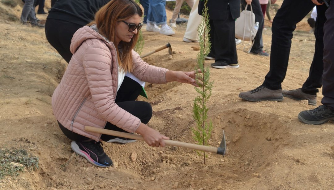 Yangın şehitleri için fidan dikildi