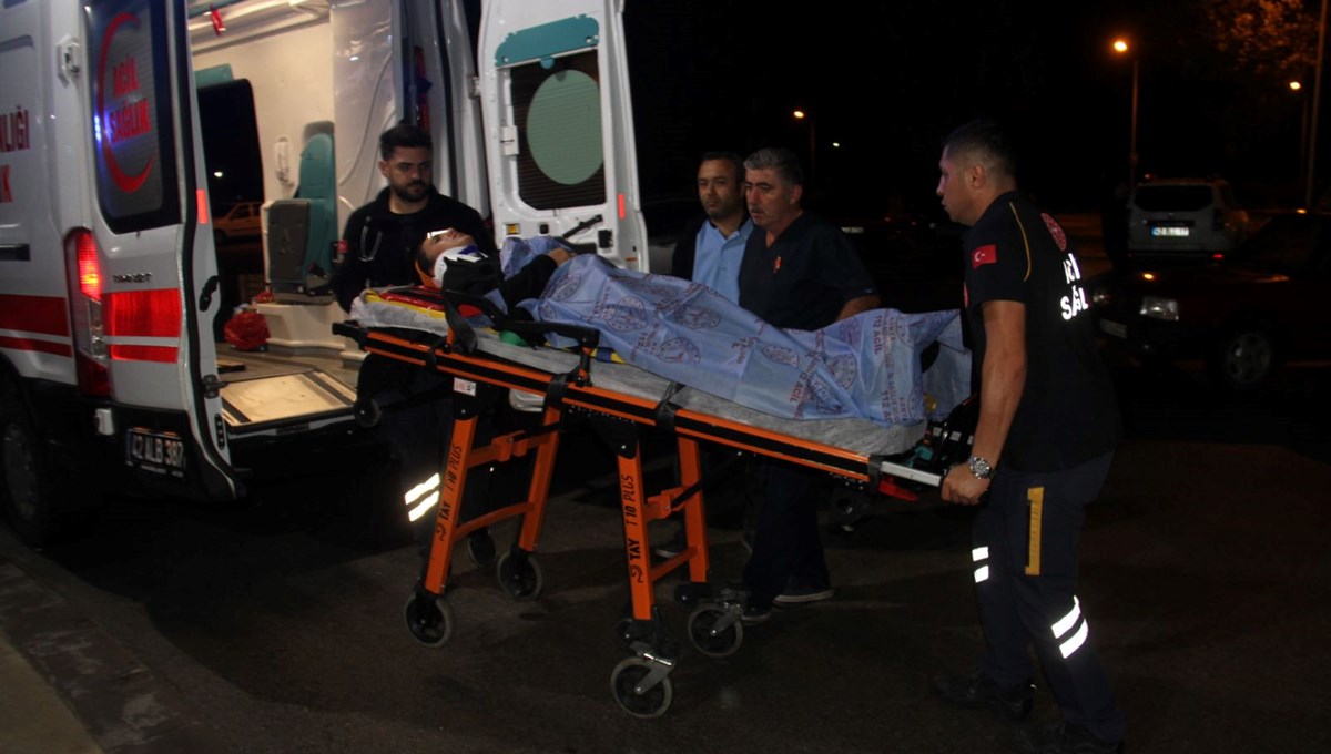 Tarım işçilerini taşıyan minibüs devrildi: 12 kişi yaralandı Tarım işçilerini taşıyan minibüs devrildi: 12 kişi yaralandı