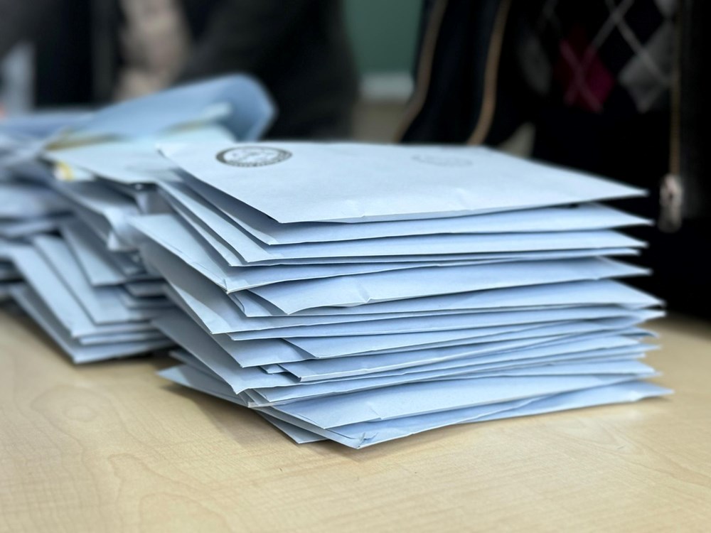 تركيا اليوم من فاز في المدن الكبرى؟ فاز حزب الشعب الجمهوري بـ 14 مقعدًا، بينما فاز حزب العدالة والتنمية بـ 12 من فاز في المدن الكبرى؟ فاز حزب الشعب الجمهوري بـ 14 مقعدًا، وفاز حزب العدالة والتنمية بـ 12 مدينة حضرية - 19