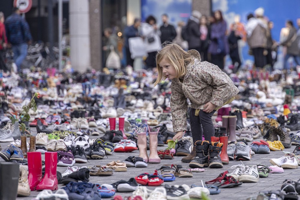 Hollanda'da Filistin'e sergisi: Meydana 14 bin çocuk ayakkabısı bırakıldı - 5