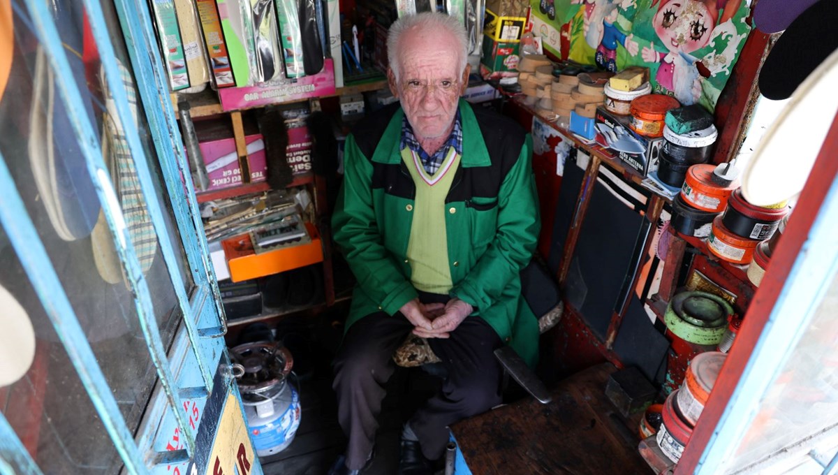 2 metrekarede 45 yıl geçirdi: 73 yaşında ama mesleğini hala sürdürüyor