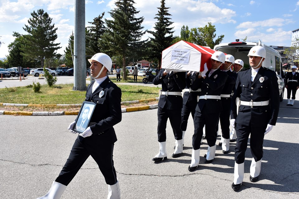 Eski Bitlis Valisi Erol Karaömeroğlu, yaşam mücadelesini kaybetti - 1