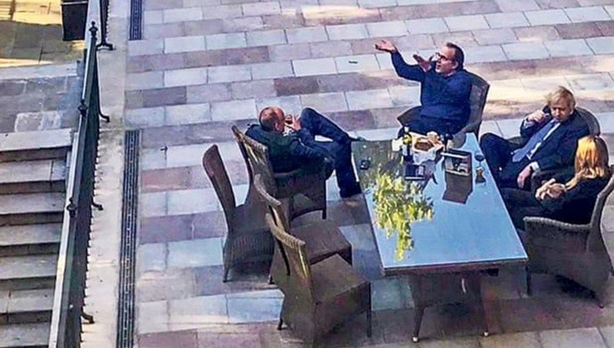 Suçlamaların ardından Boris Johnson'dan özür