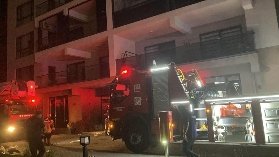 Ankara'da 26 katlı binada yangın paniği - 1