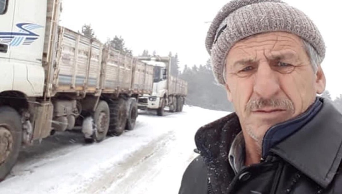 Üzerine tomruk devrilen kamyon sürücüsü öldü Üzerine tomruk devrilen kamyon sürücüsü öldü