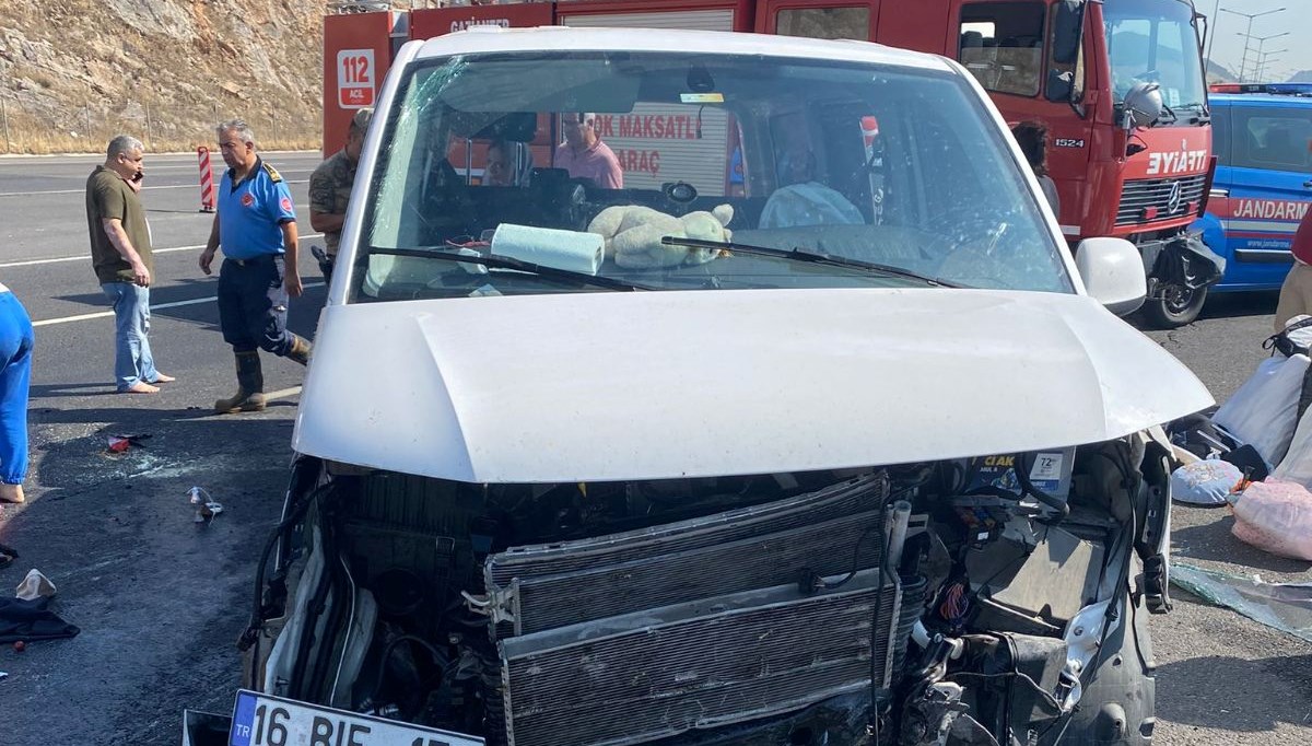 Gaziantep'te minibüs devrildi: 1 ölü, 8 yaralı