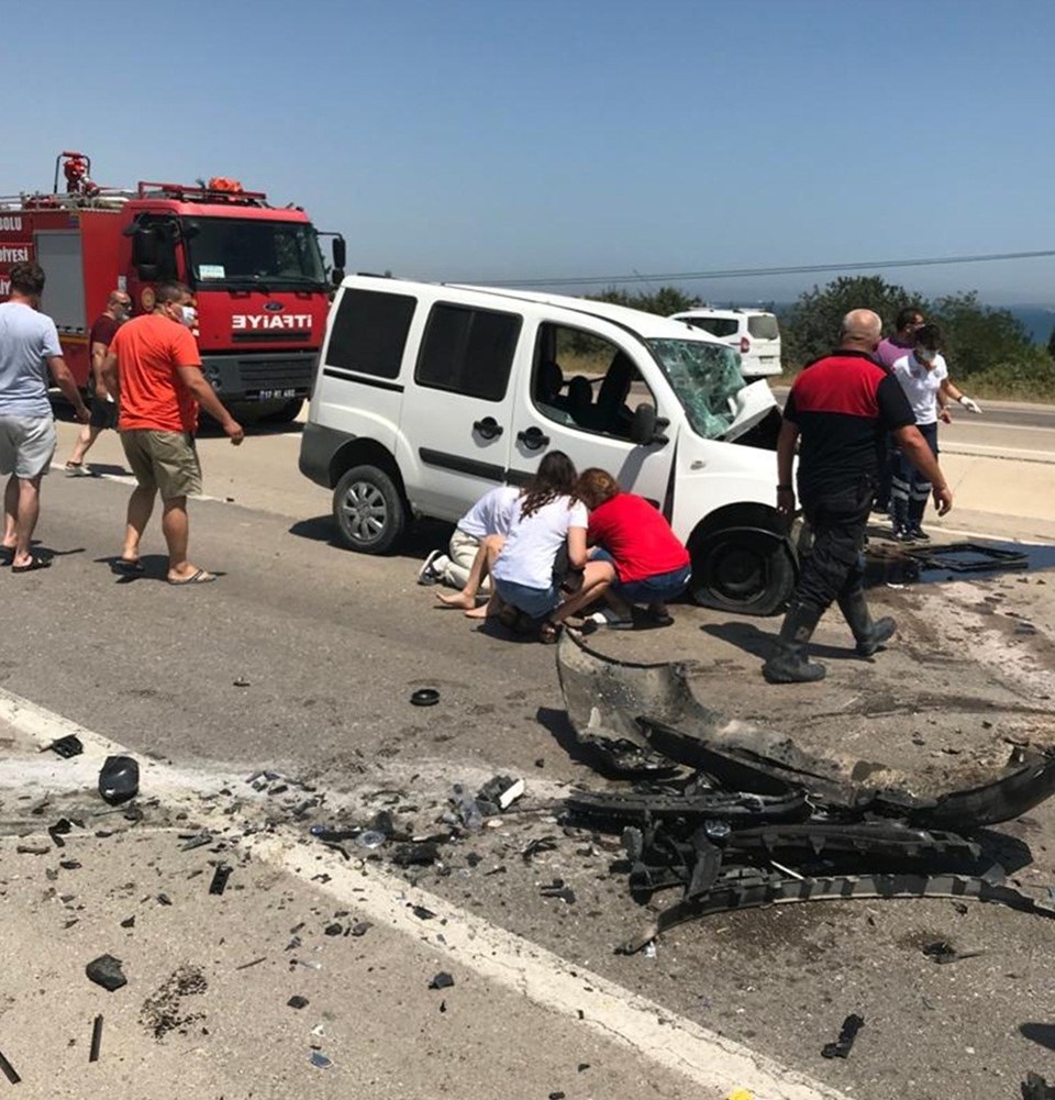 Çanakkale'de iki araç çarpıştı; sürücüler öldü - 1
