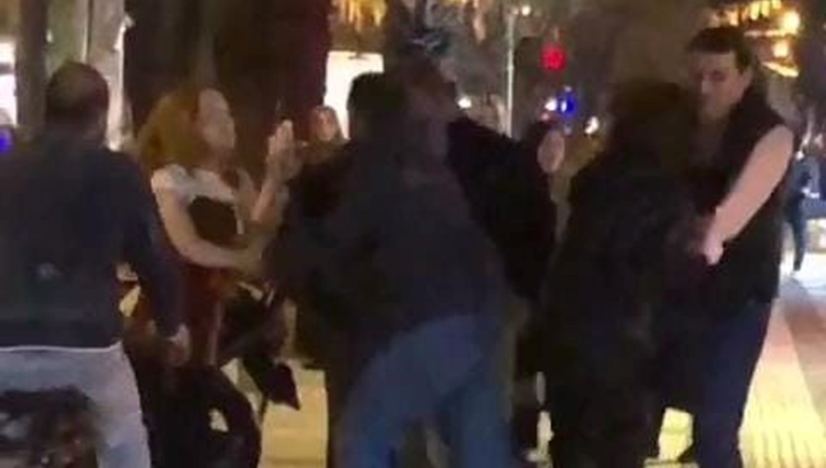 Bursa'da iki genç kız arasında kavga Bursa'da iki genç kız arasında kavga