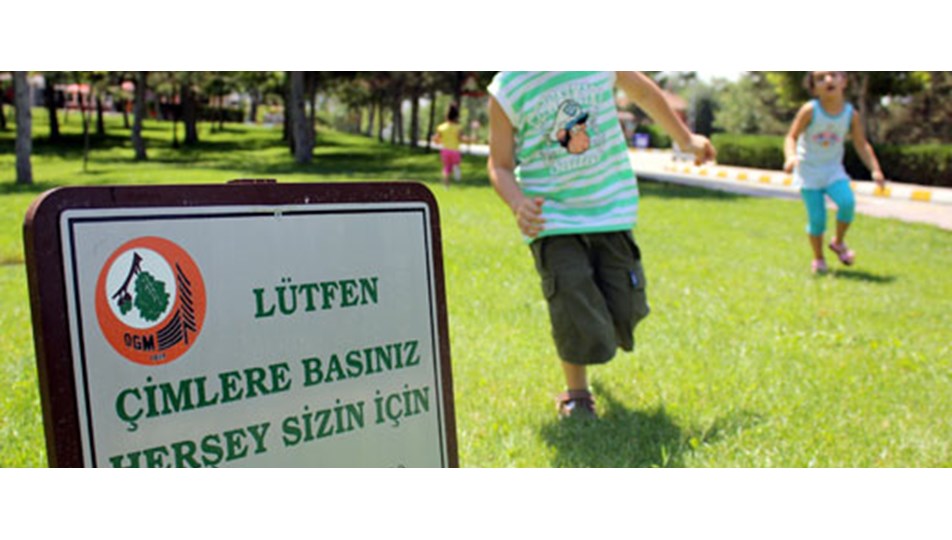 Lütfen çimlere basınız!