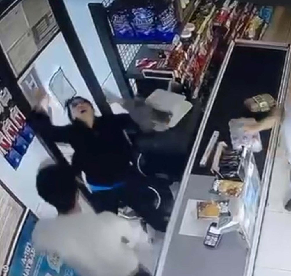 Bodrum'da zincir markette olay! Kasanın önünde saldırdı - 1