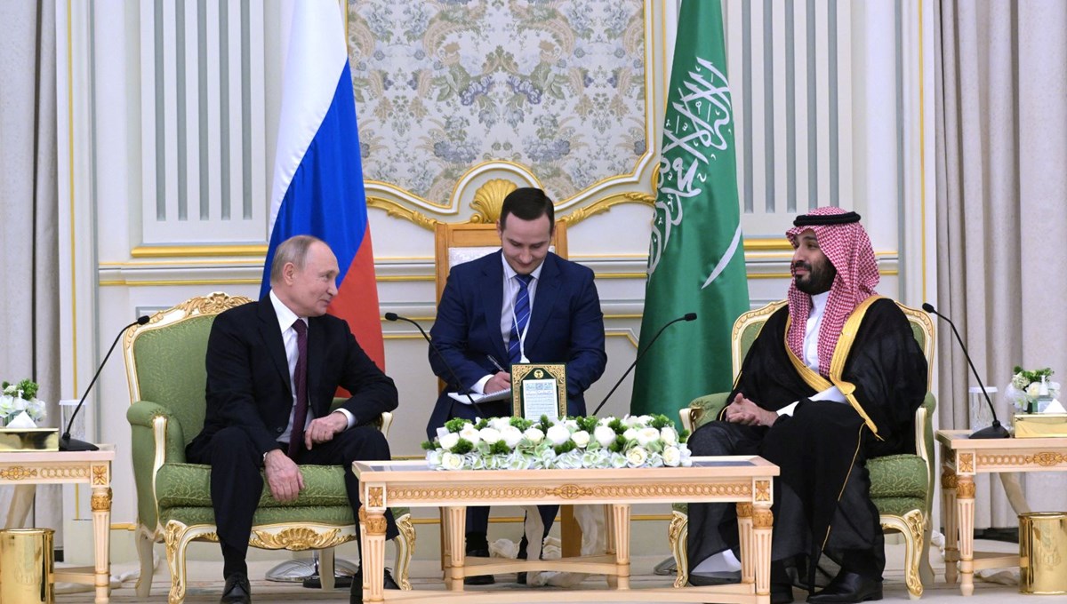 Putin, Suudi Arabistan Veliaht Prensi Selman ile bir araya geldi Putin, Suudi Arabistan Veliaht Prensi Selman ile bir araya geldi