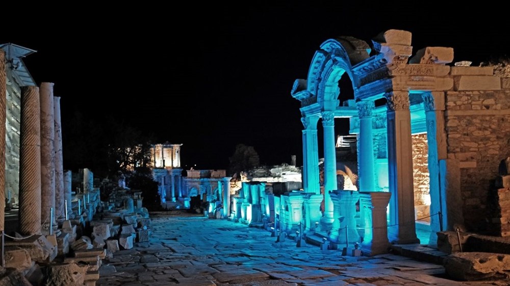 Kültür varlıkları maviye büründü - 1