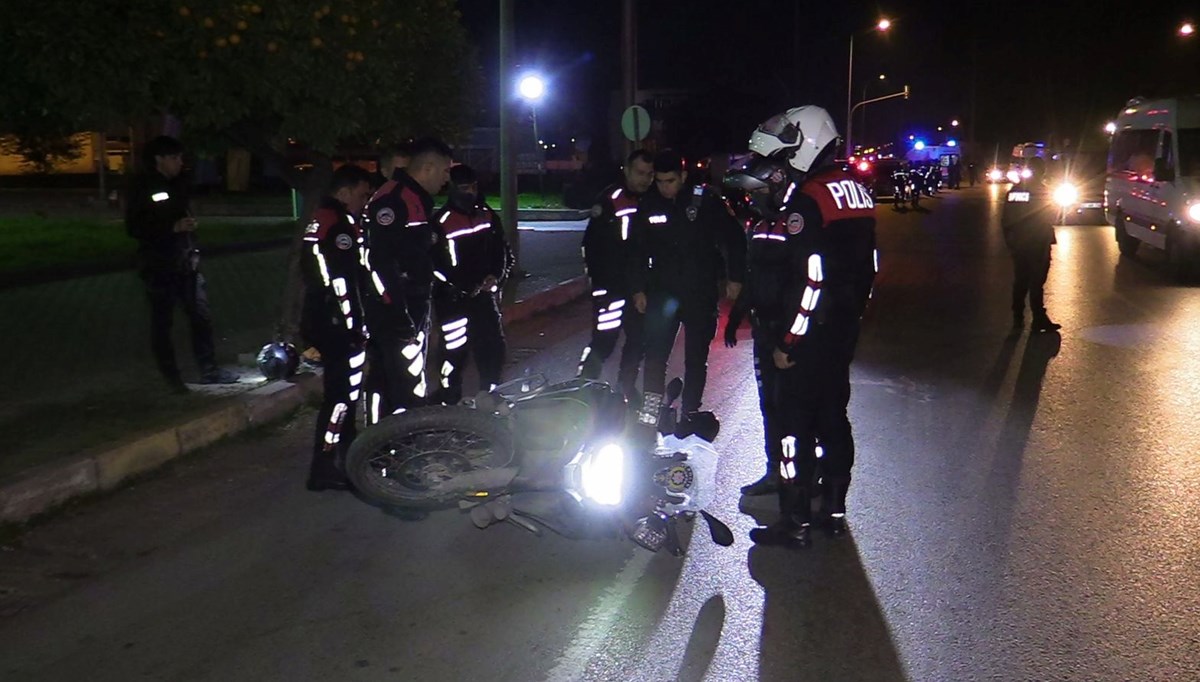 Adana'da elektrikli motosiklet ile polis motosikleti çarpıştı: 1'i polis 2 kişi yaralandı