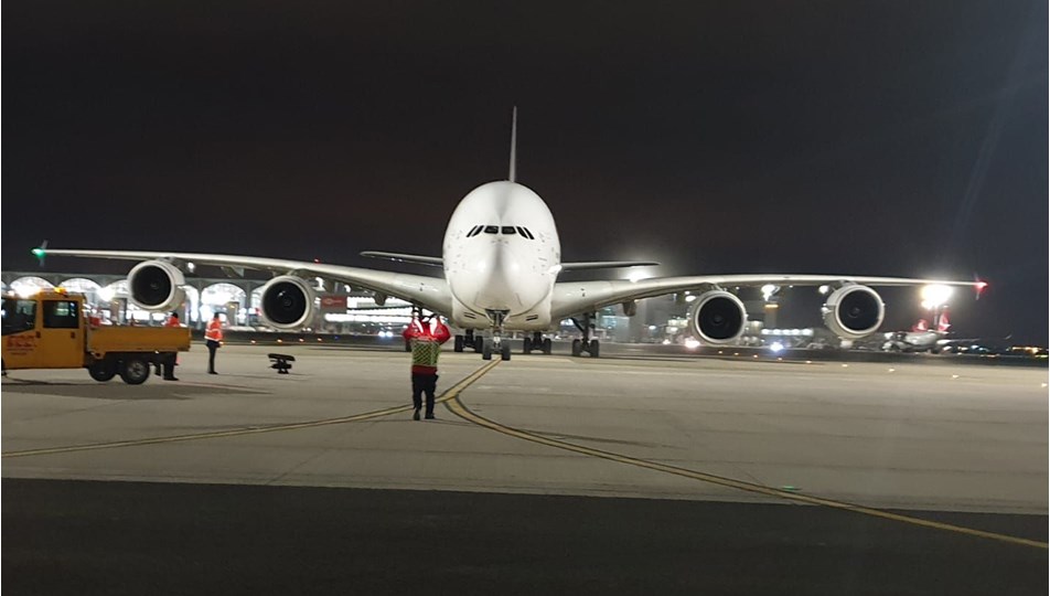 İstanbul Havalimanı'nda bir ilk: Dev uçak hasta yolcusu için indi