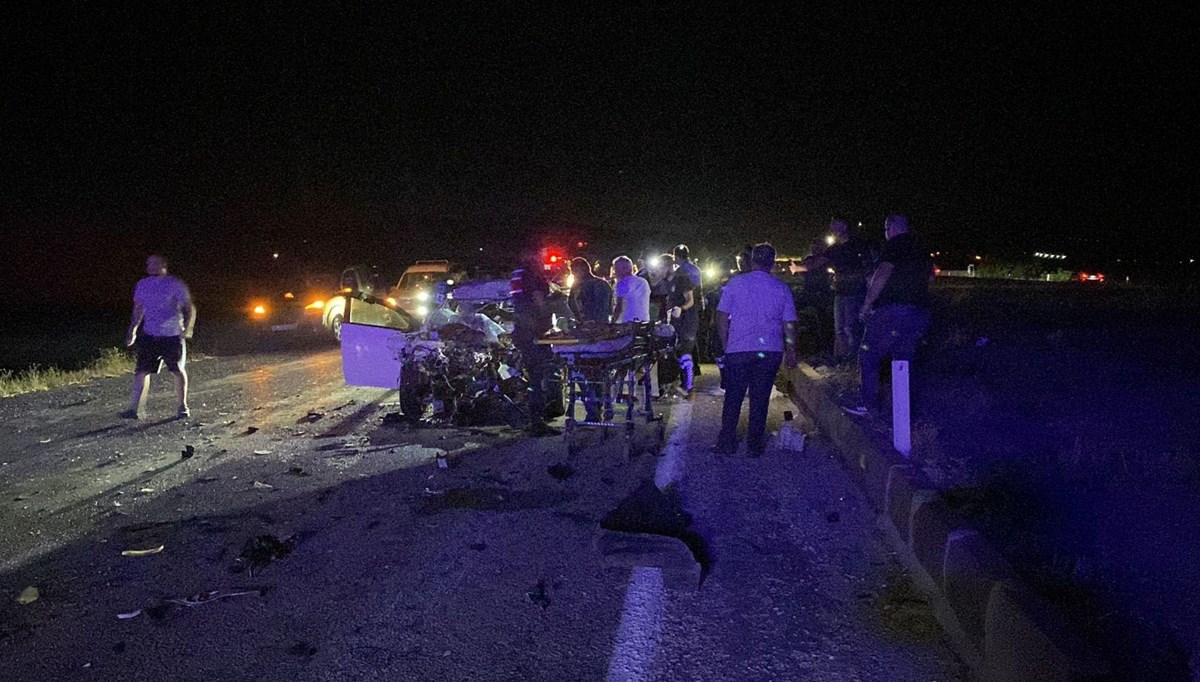 Balıkesir'de feci kaza: 3 ölü, 1 yaralı Balıkesir'de feci kaza: 3 ölü, 1 yaralı