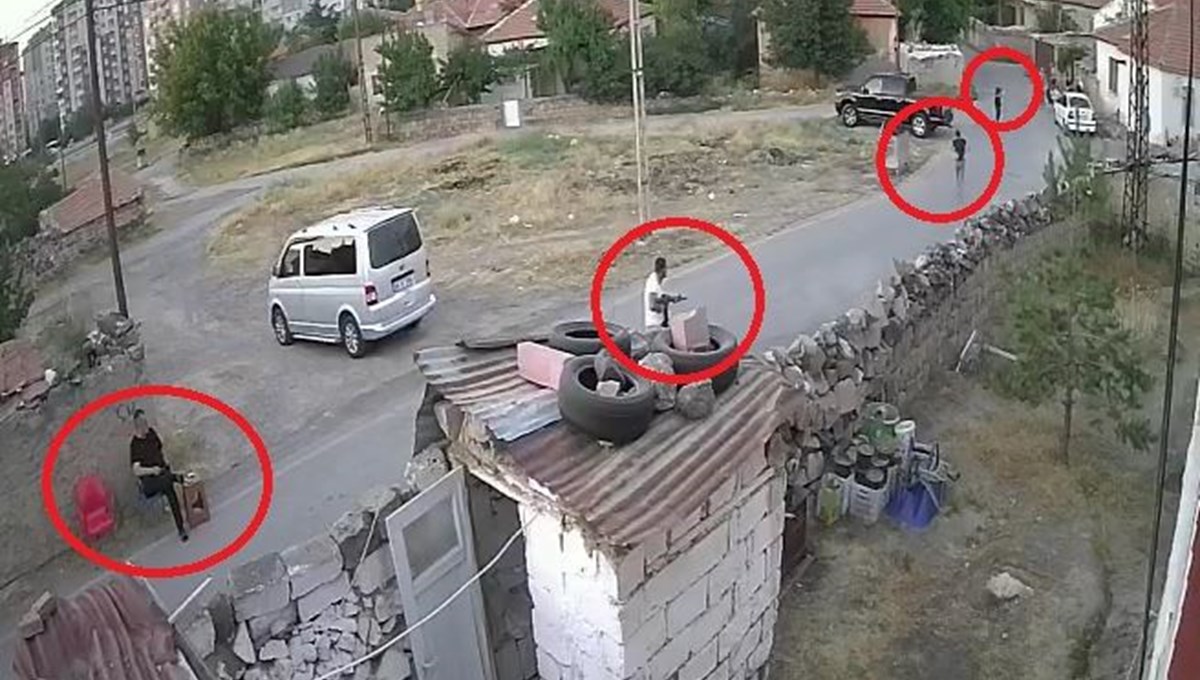 Şarkıcı Metin Işık’ın karıştığı kavgada çatışma anı görüntüsü ortaya çıktı: Işık izledi, oğlu tüfekle ateş açtı Şarkıcı Metin Işık’ın karıştığı kavgada çatışma anı görüntüsü ortaya çıktı: Işık izledi, oğlu tüfekle ateş açtı