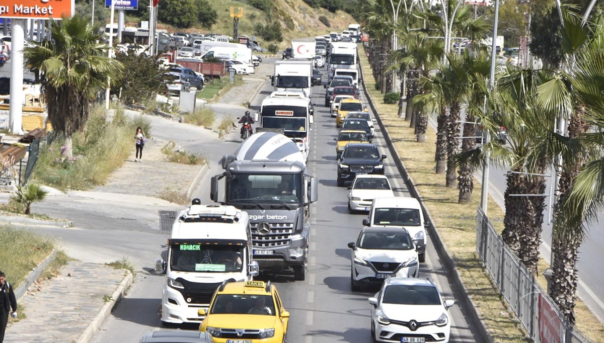 Bodrum'a son 48 saatte 30 binden fazla araç giriş yaptı Bodrum'a son 48 saatte 30 binden fazla araç giriş yaptı