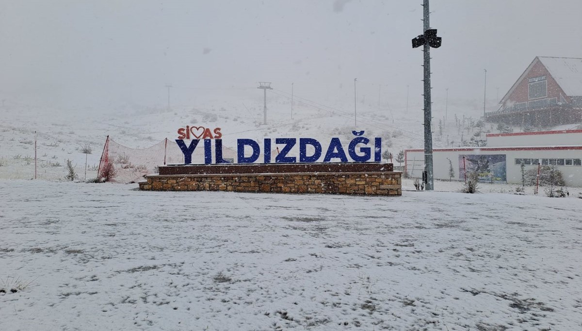 Sivas'ta kar yağışı etkili oluyor Sivas'ta kar yağışı etkili oluyor