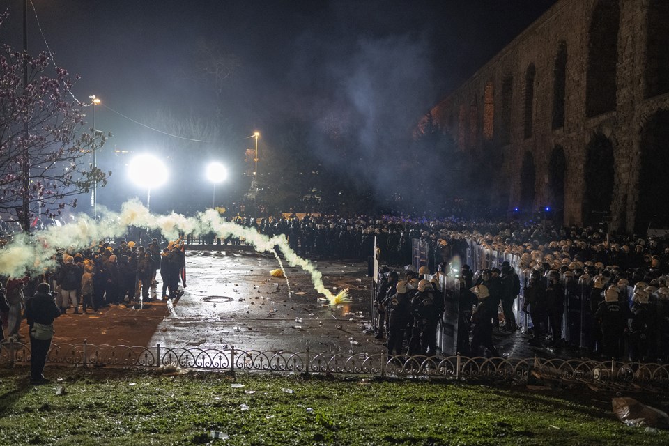 İBB soruşturması protestolarına polis müdahalesi - 1