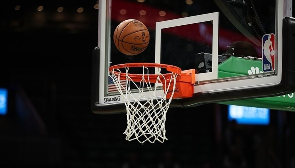 NBA'de hazırlık maçlarında iki Türk oyuncu forma giydi