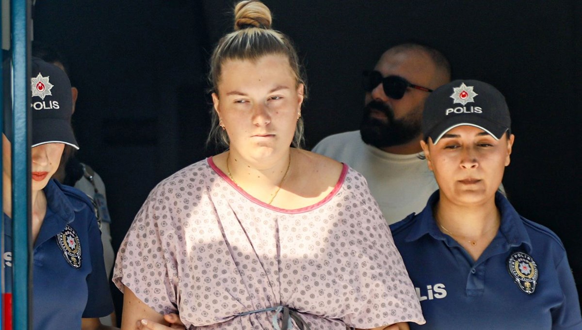 Havalimanında doğurduğu bebeğini klozete bırakan anne ilk kez hakim karşısında: “Polisin uyarısıyla doğum yaptığımı anladım” Havalimanında doğurduğu bebeğini klozete bırakan anne ilk kez hakim karşısında: “Polisin uyarısıyla doğum yaptığımı anladım”