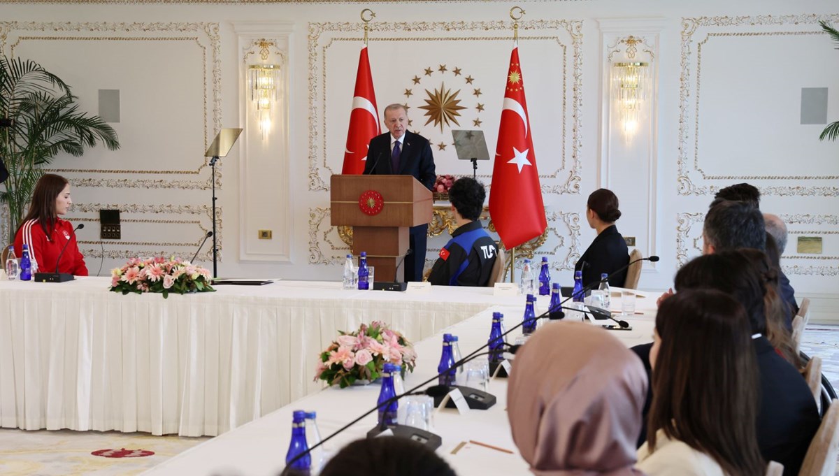 Cumhurbaşkanı Erdoğan gençlerle buluştu: Türkiye’nin en büyük umudu gençler Cumhurbaşkanı Erdoğan gençlerle buluştu: Türkiye’nin en büyük umudu gençler