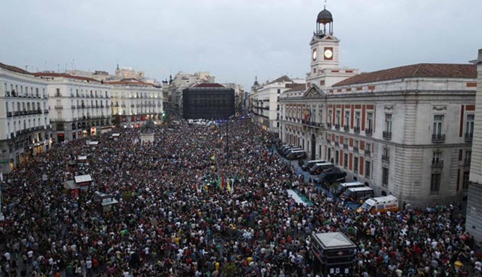 İspanya'da 'öfkeliler' sokağa döküldü - 1